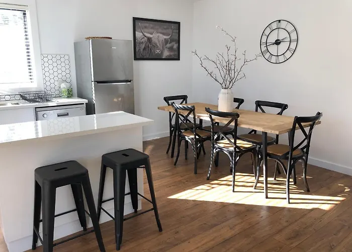 Oak Lane Guest House & Farm Stay